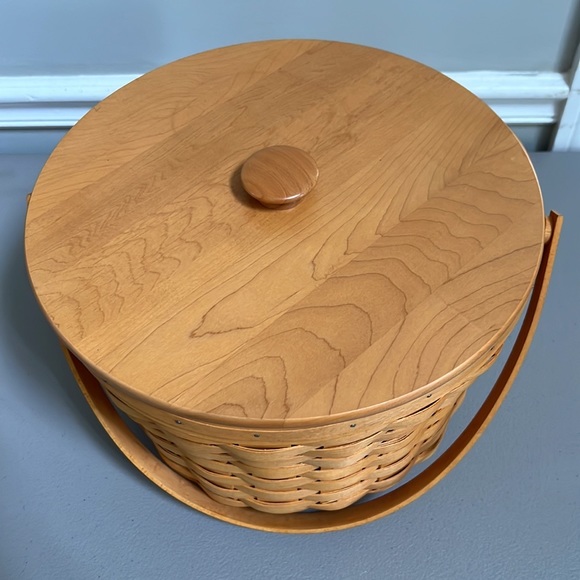 Longaberger Large Fruit Basket - Picture 2 of 5